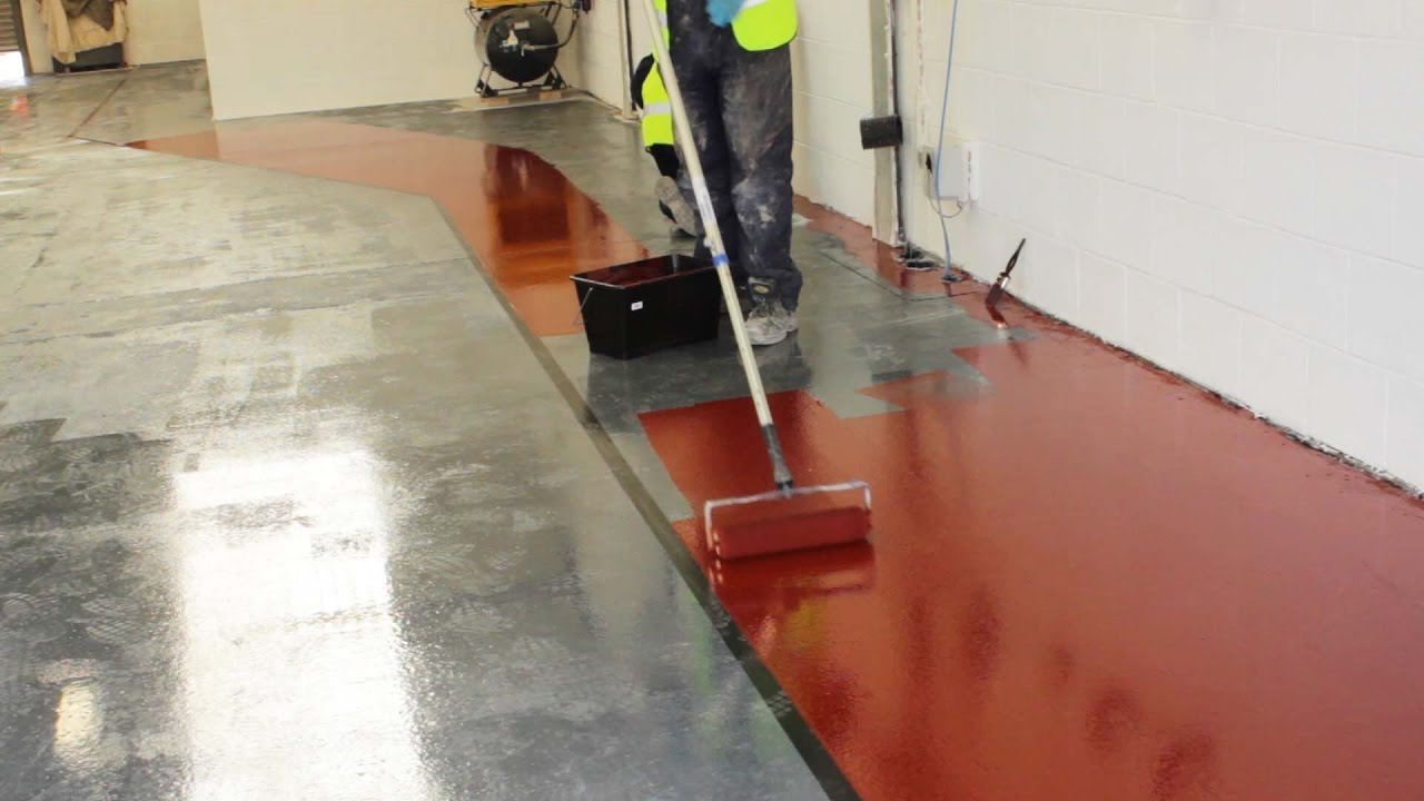 Trước khi tiến hành sơn lót lớp 1 cho sàn bê tông thì gia chủ cần phải đảm bảo giữ cho sàn thật sạch